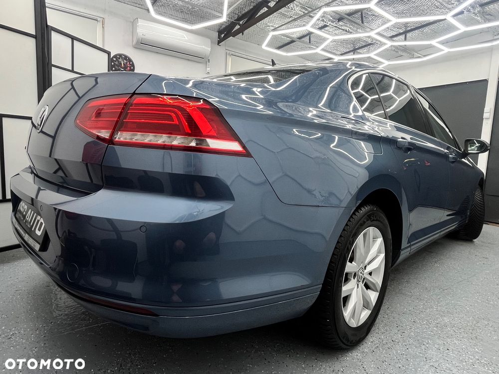Volkswagen Passat - 16