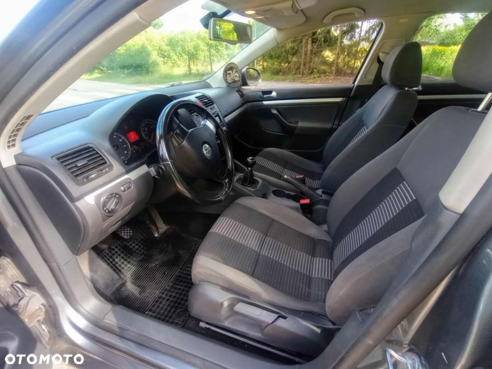 Volkswagen Jetta - 4