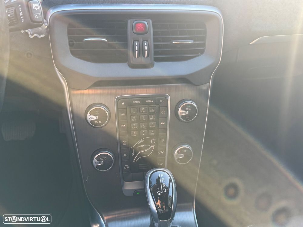 Volvo V40 2.0 D2 Momentum Geartronic - 9
