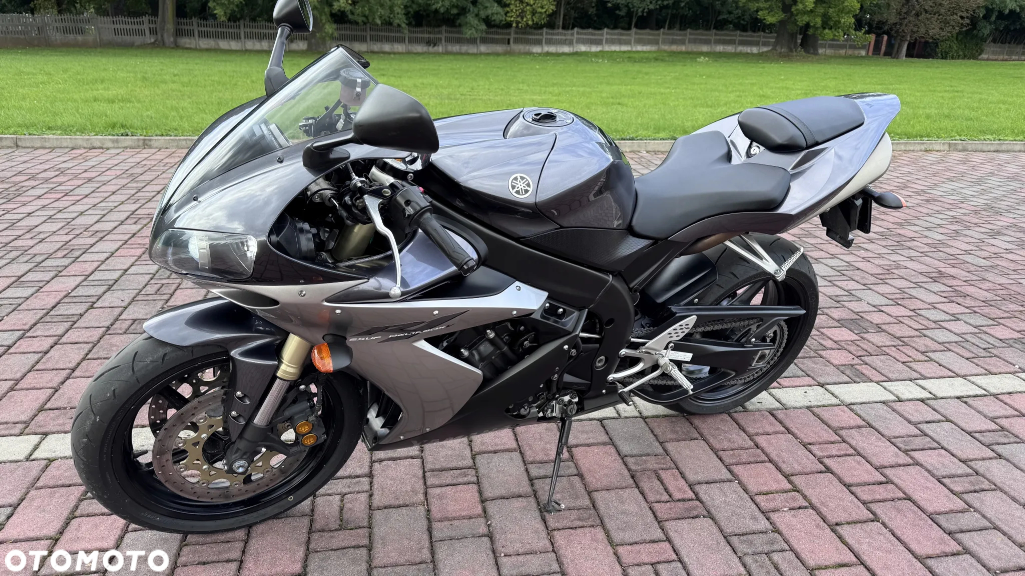 Yamaha R1 - 14