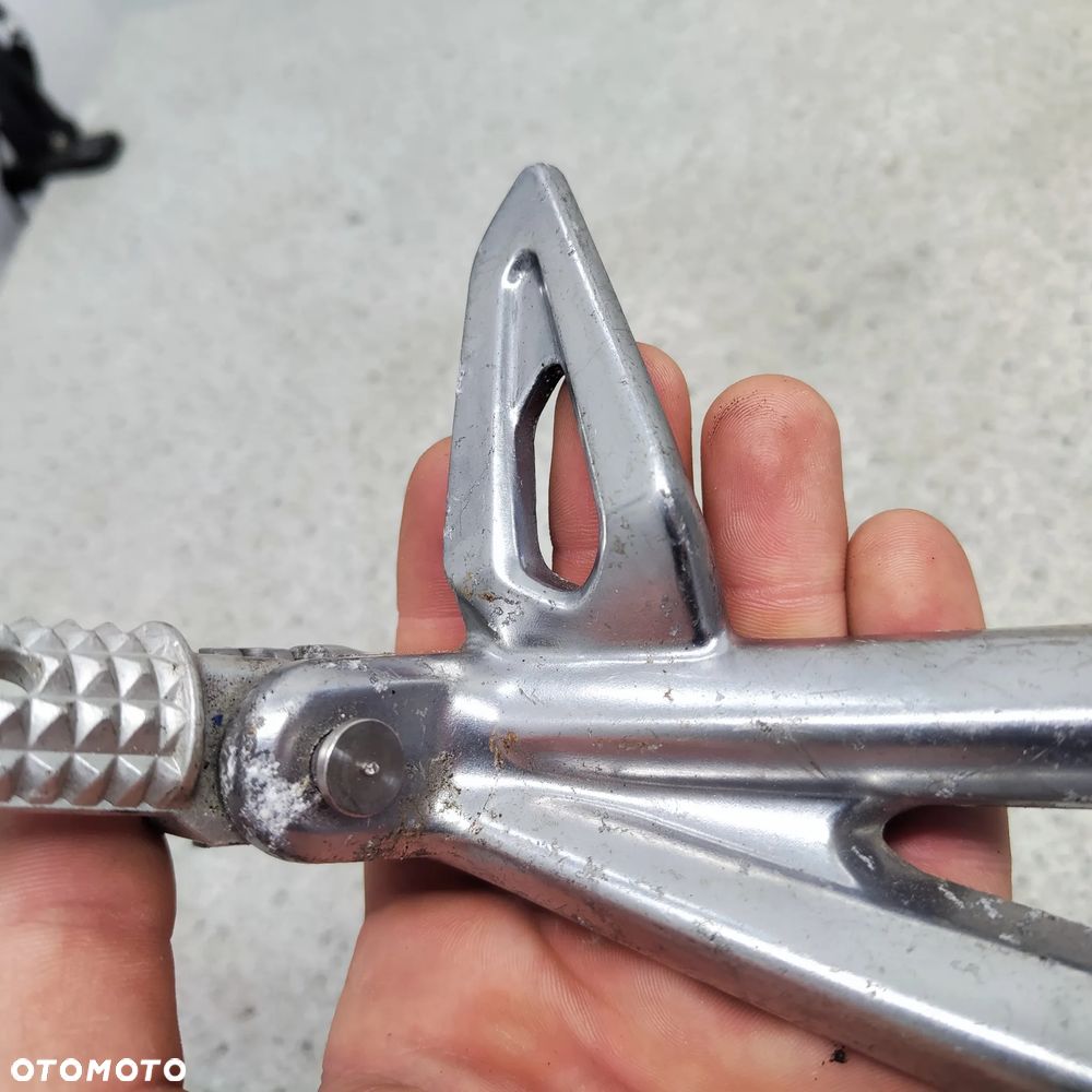 Set prawy tył, podnóżek pasażera Triumph Daytona 675 - 9