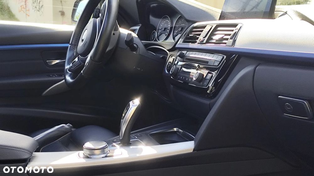 BMW Seria 3 330i xDrive Edition M Sport Shadow - 12