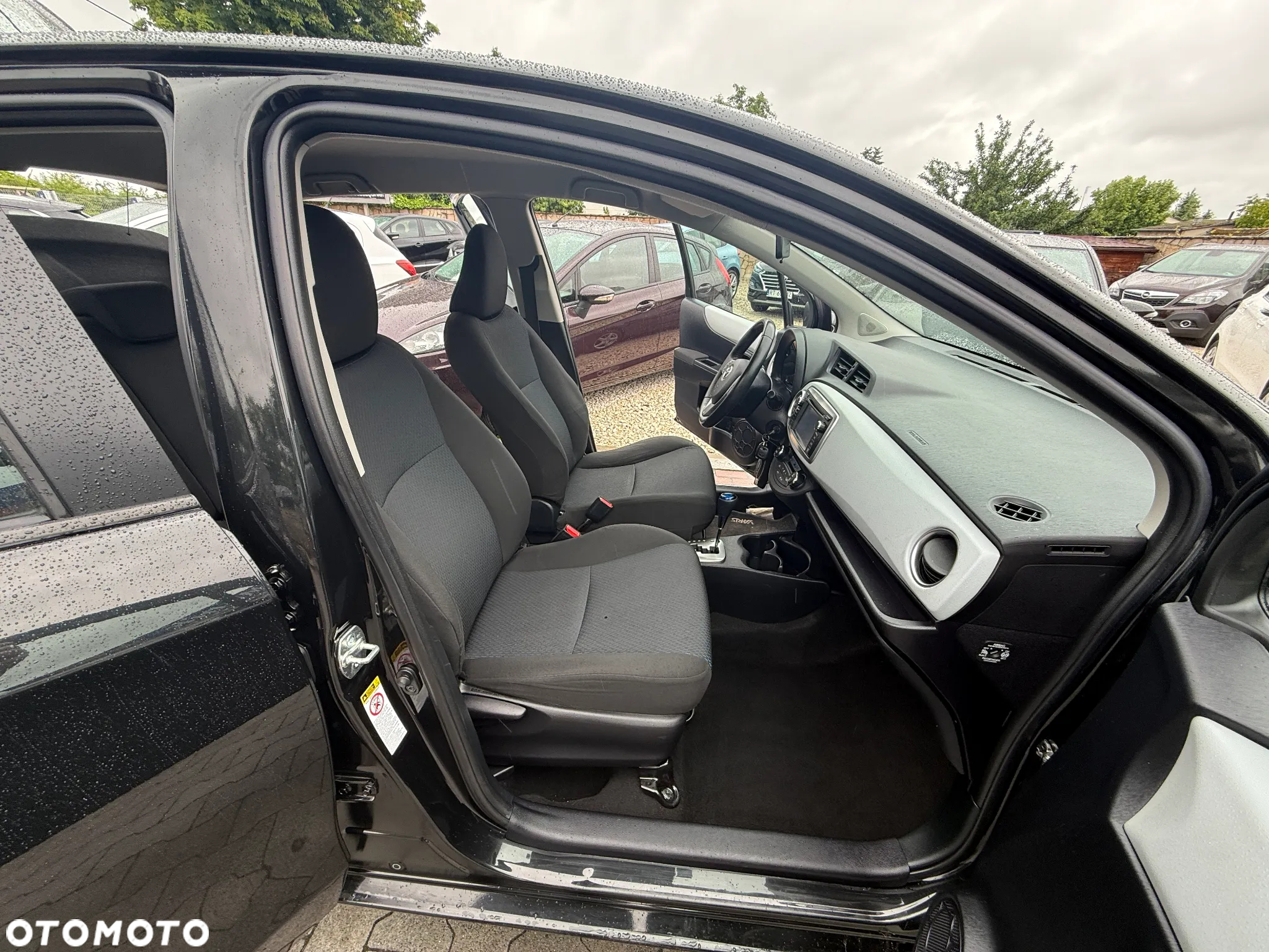 Toyota Yaris Hybrid 100 Dynamic - 23