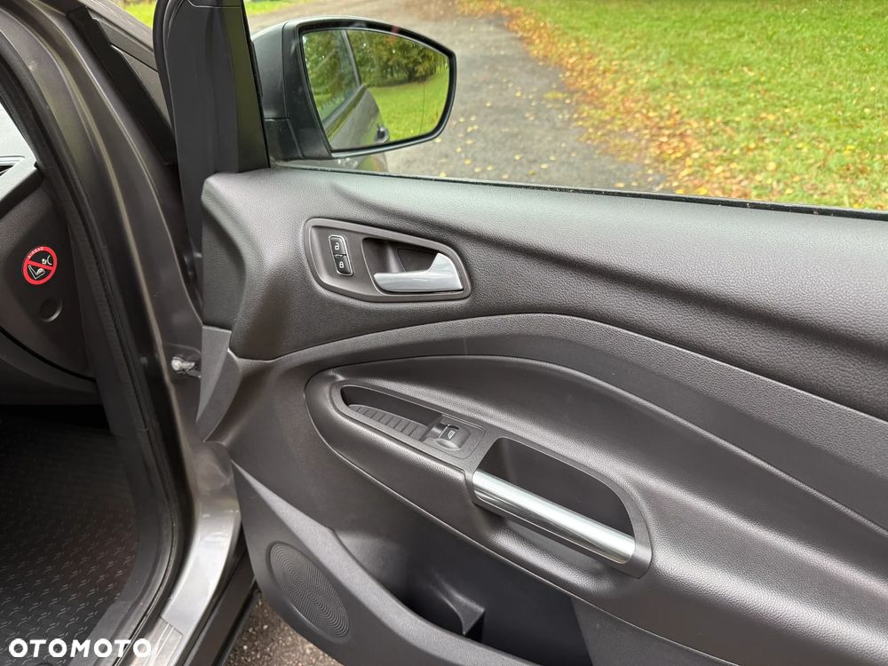 Ford Kuga 2.0 TDCi 2x4 Titanium - 36