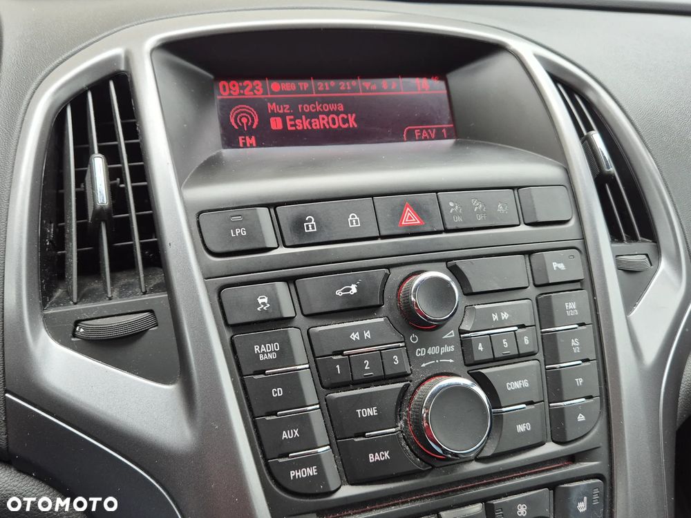 Opel Astra 1.4 T Executive EU6 - 12