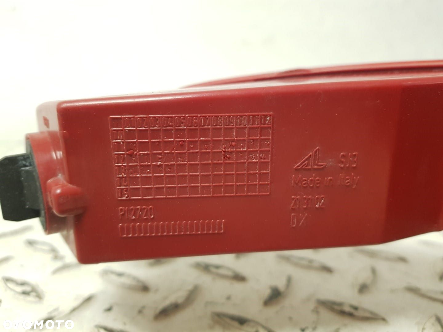ORYGINALNA TYLNA PRAWA TYŁ PRAWA LAMPA W ZDERZAK AUDI Q3 I 1 11-14 8U0 8U0945096 - 8