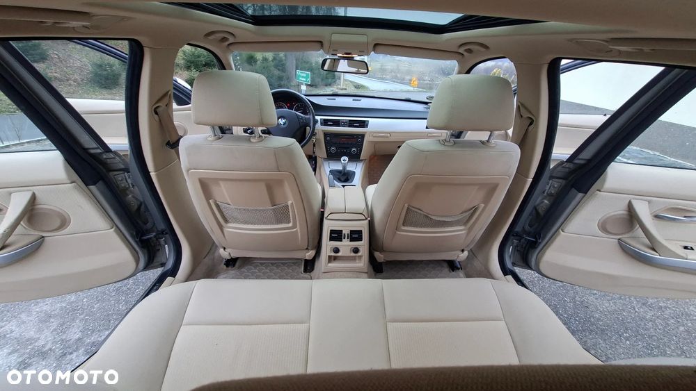 BMW Seria 3 318i Edition Exclusive - 21