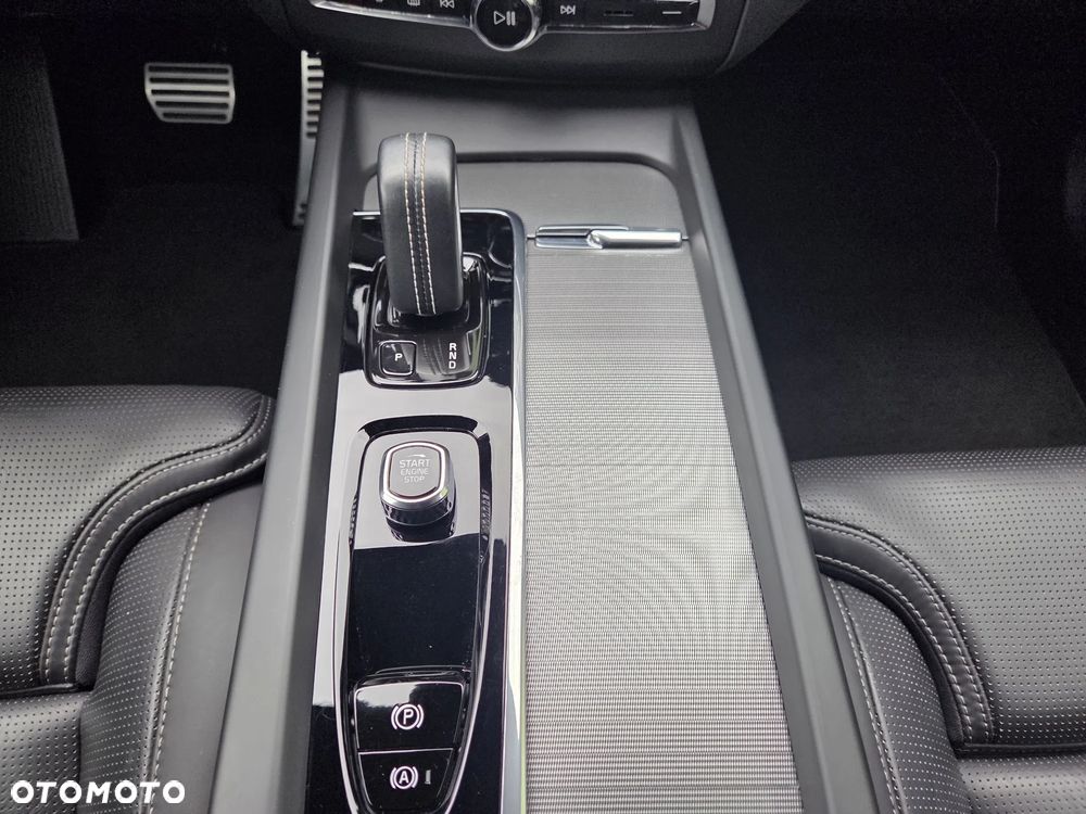 Volvo XC 60 B4 D Ultimate Dark - 33