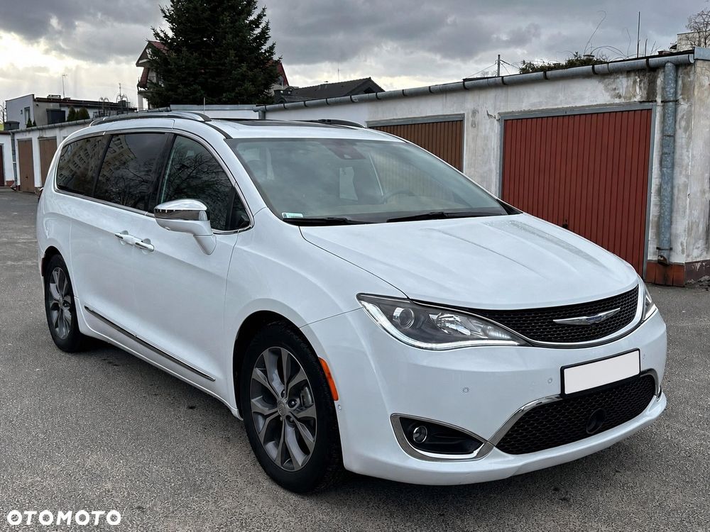 Chrysler Pacifica - 1