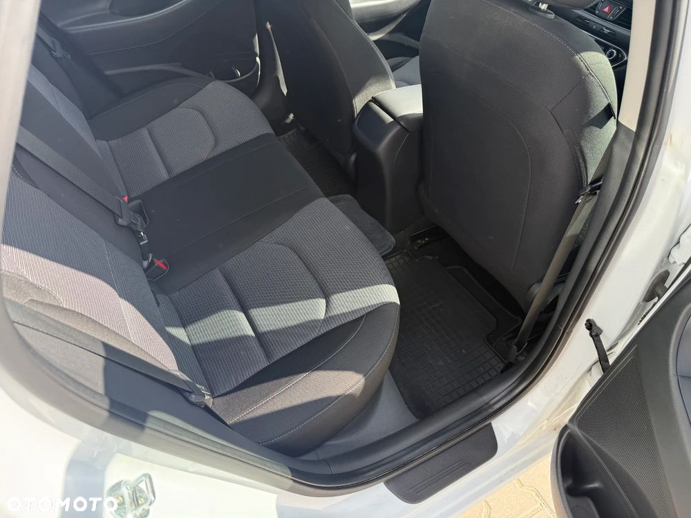Hyundai i30 1.5 DPI Classic + - 10