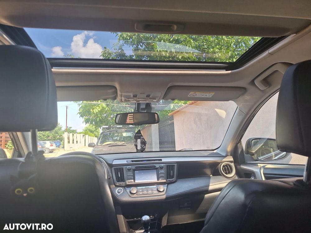 Toyota RAV4 2.2 D-4D Luxury - 6