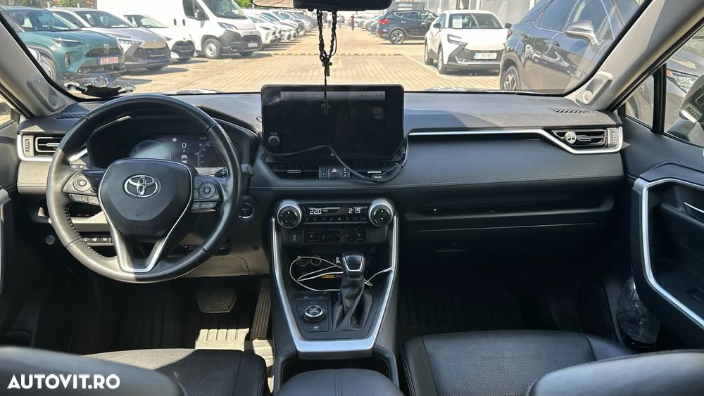 Toyota RAV4 - 8