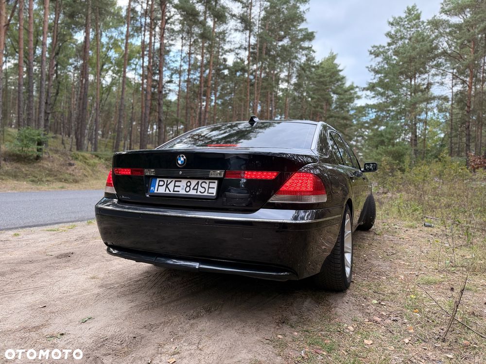 BMW Seria 7 745i L - 12