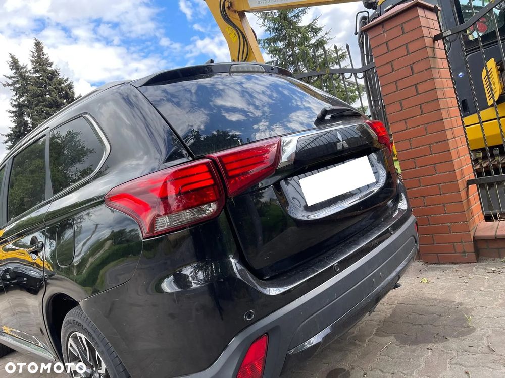 Mitsubishi Outlander Instyle NAVI + - 35