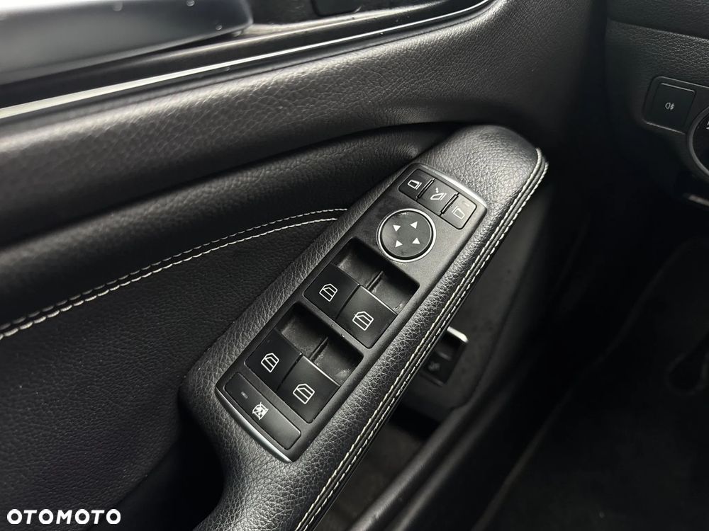 Mercedes-Benz GLA 200 7G-DCT Urban - 20