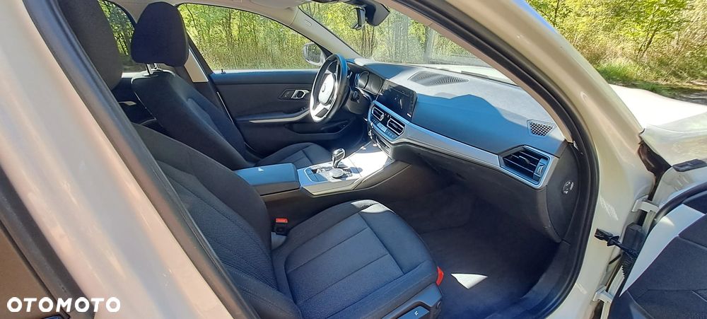 BMW Seria 3 318i Advantage - 22