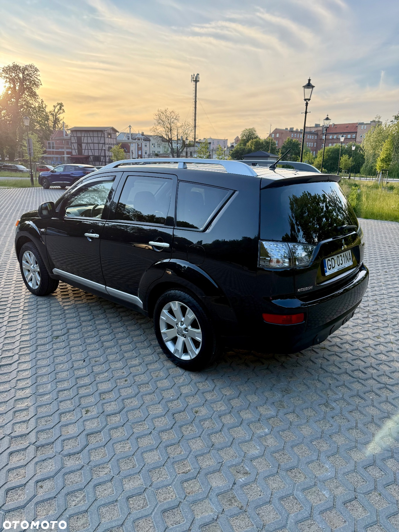 Mitsubishi Outlander - 10
