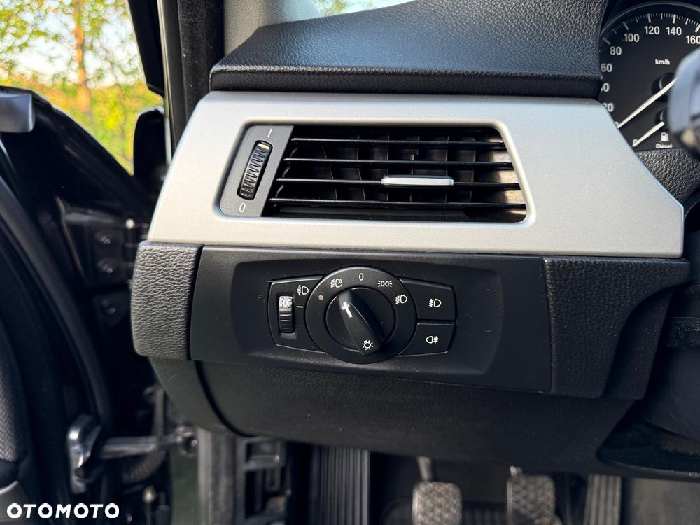 BMW Seria 3 318d DPF - 33