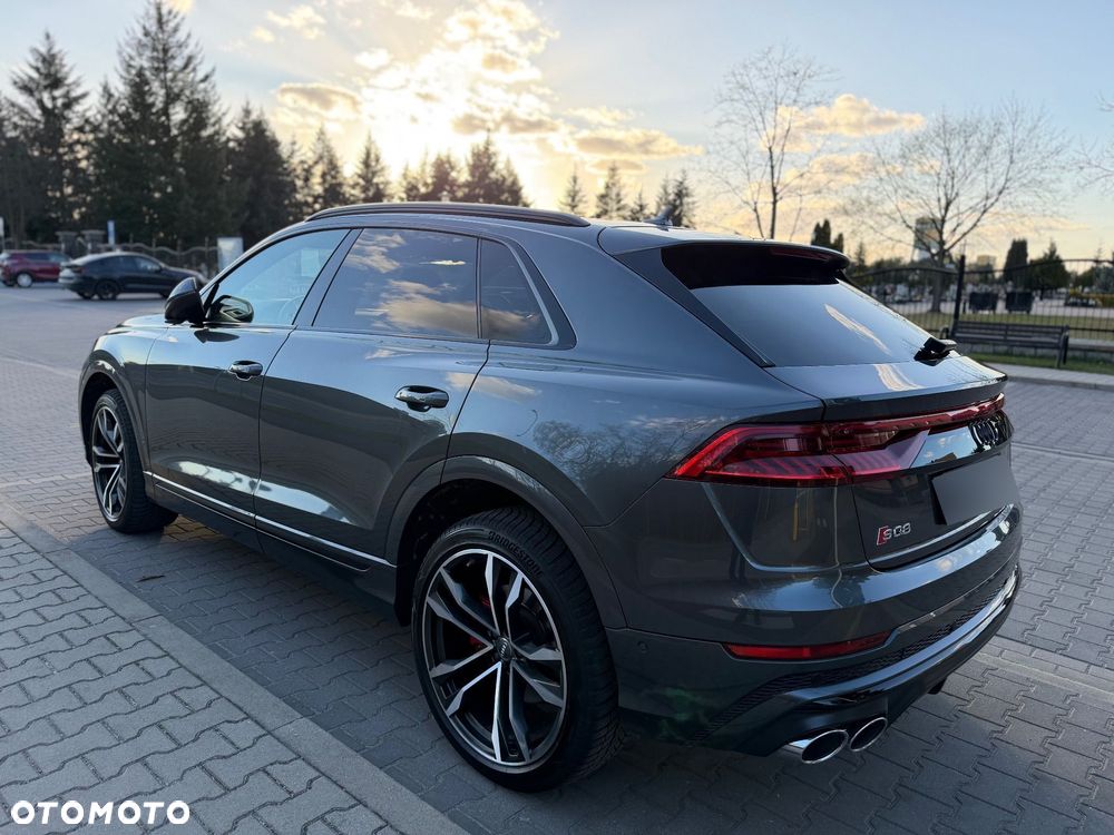 Audi SQ8 - 8