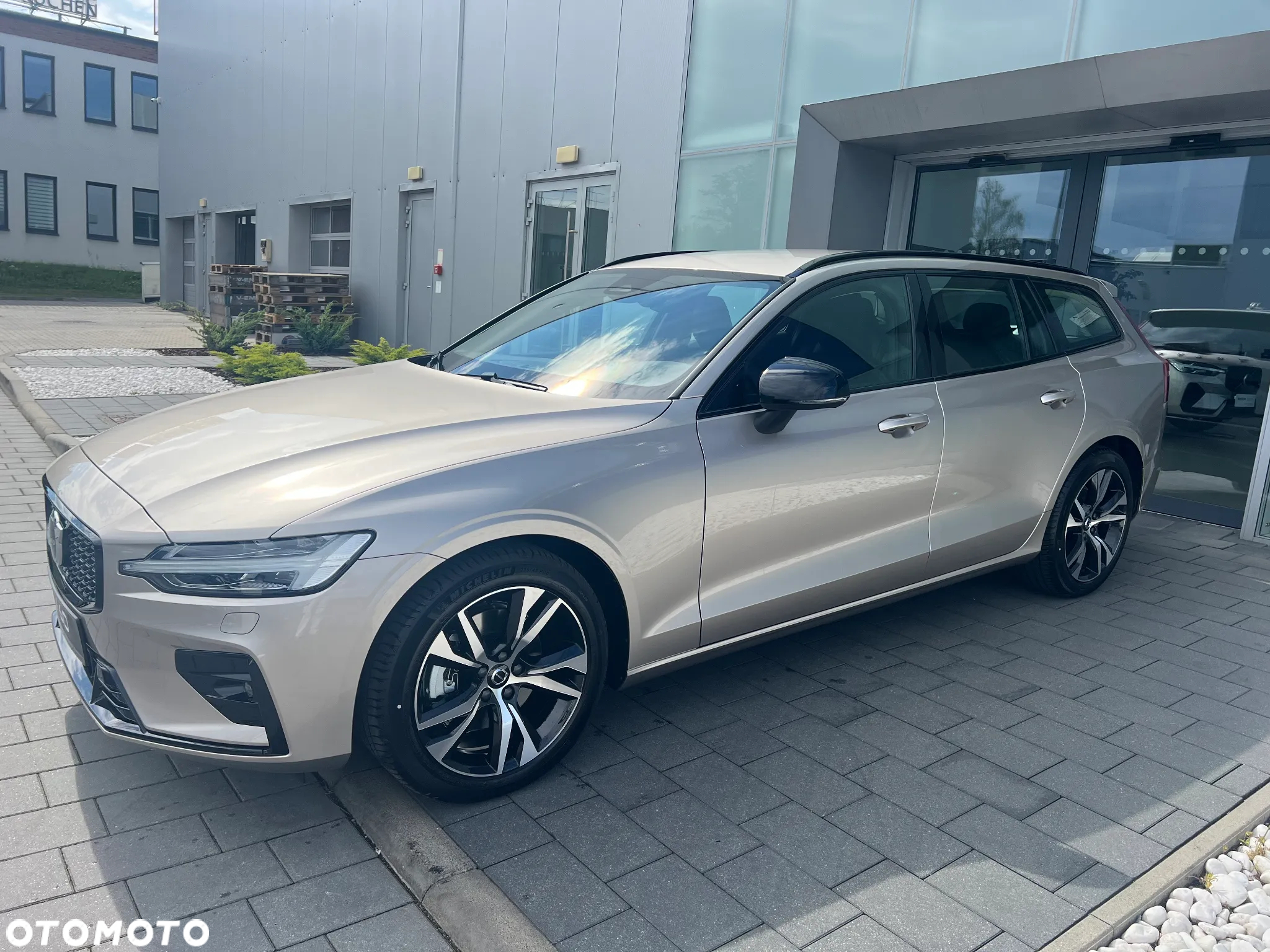 Volvo V60 B4 B Plus Dark - 2