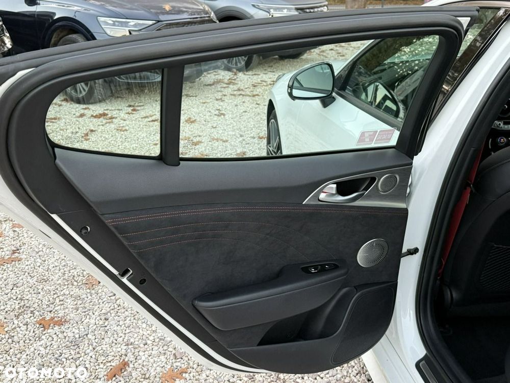 Kia Stinger - 16