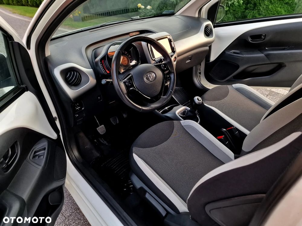 Toyota Aygo x-play - 15