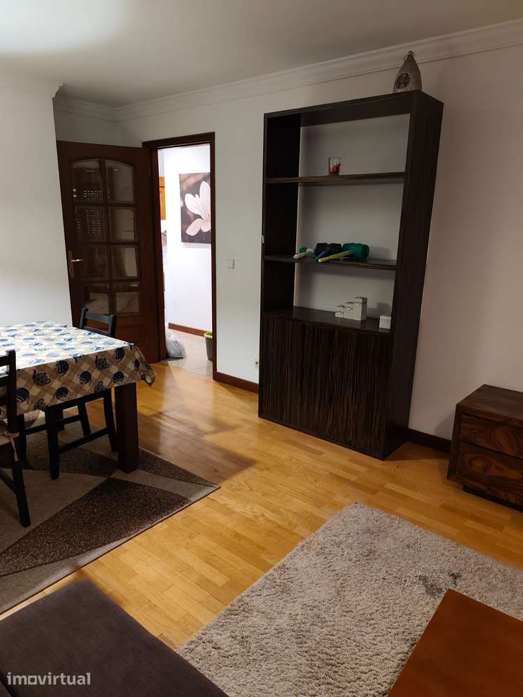 T2 com Grande Terraço de Uso Exclusivo e Garagem | Campo 24 de Agosto - Grande imagem: 4/16
