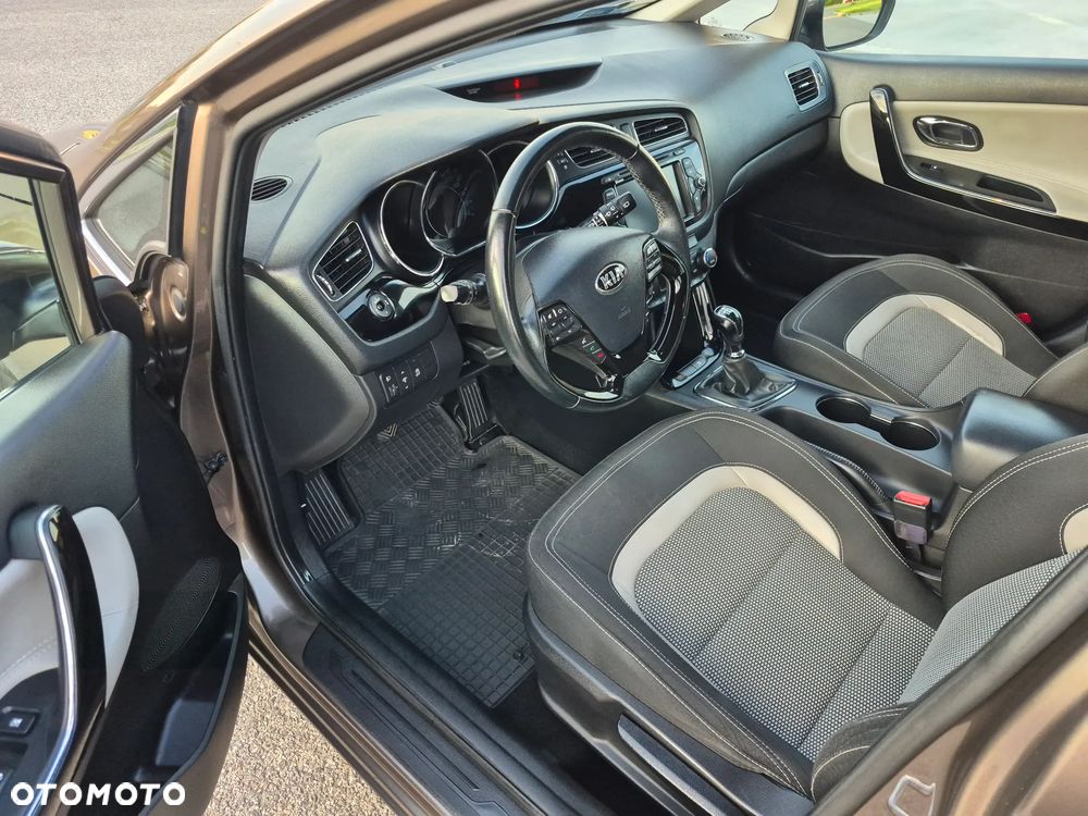 Kia Ceed 1.6 GDI L Business Line - 18