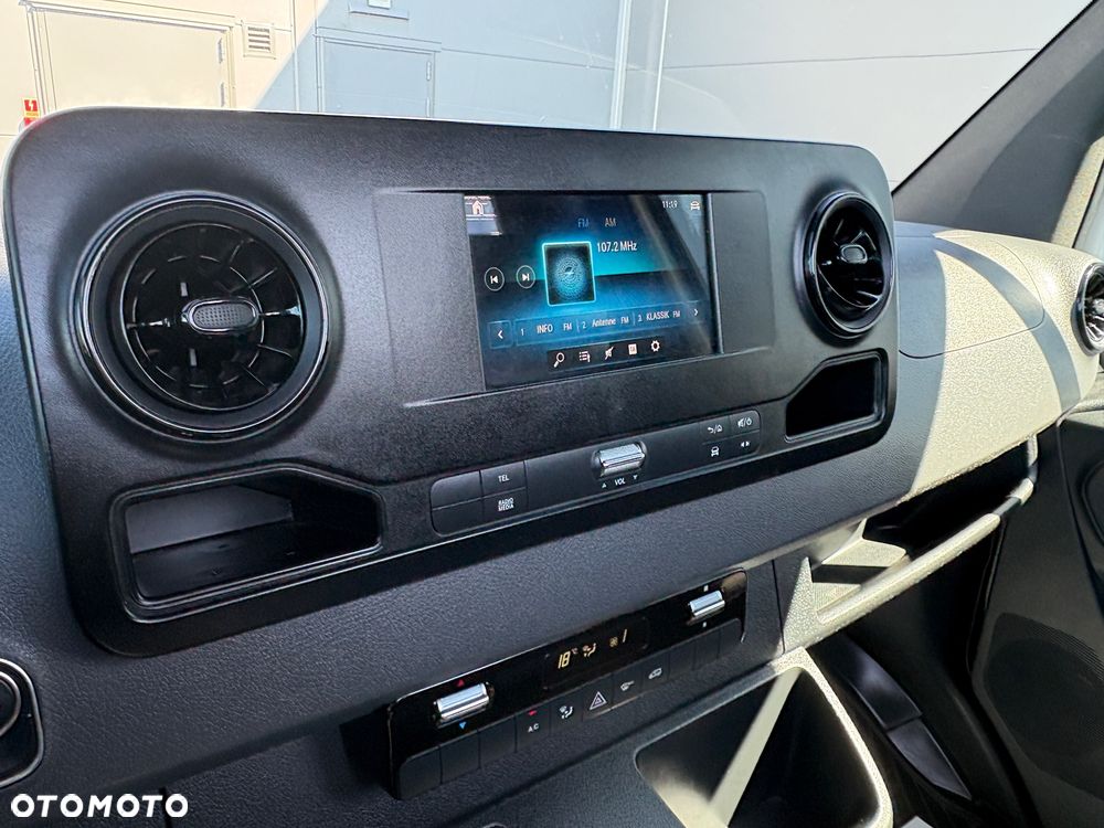 Mercedes-Benz Sprinter 519 - 21