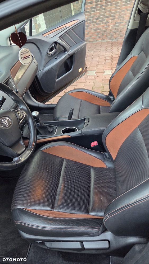Toyota Avensis 1.8 Premium - 12