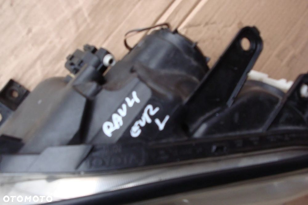 TOYOTA RAV4 III LIFT 10-12 lampa prawa przednia eu - 3