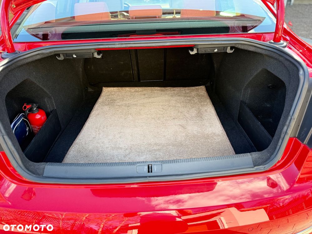 Volkswagen Passat 2.0 TDI Comfortline - 23