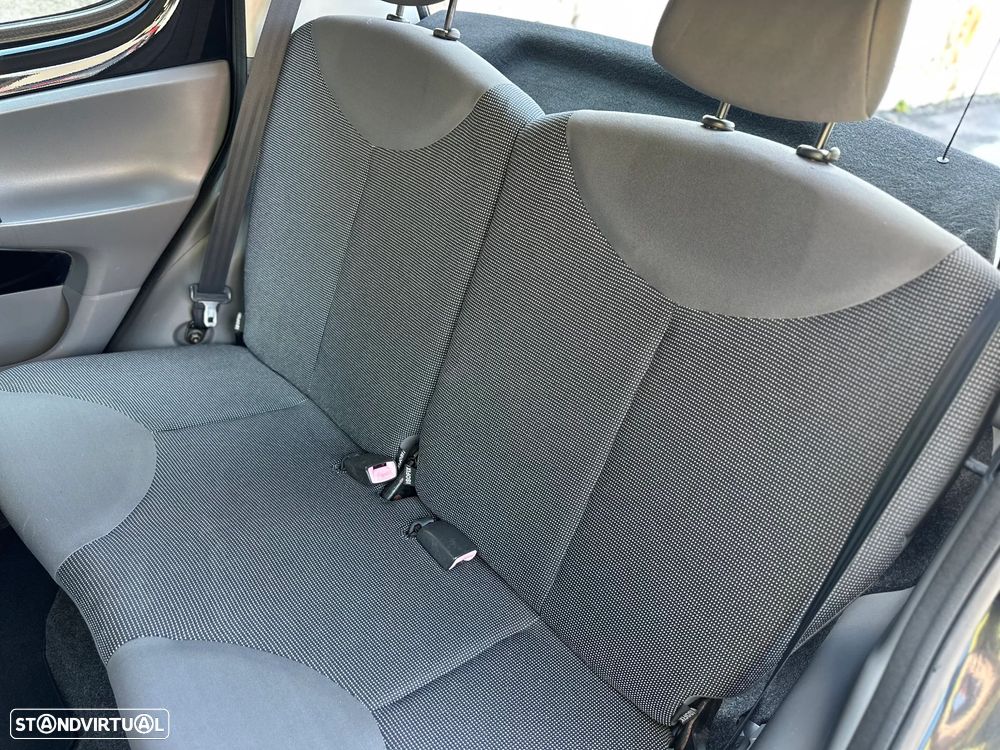 Peugeot 107 1.0 Trendy - 30