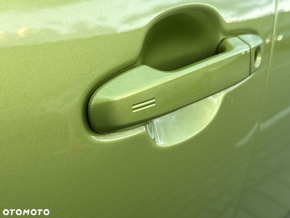 Toyota C-HR 1.8 Hybrid Neon Lime powered by JBL - 24