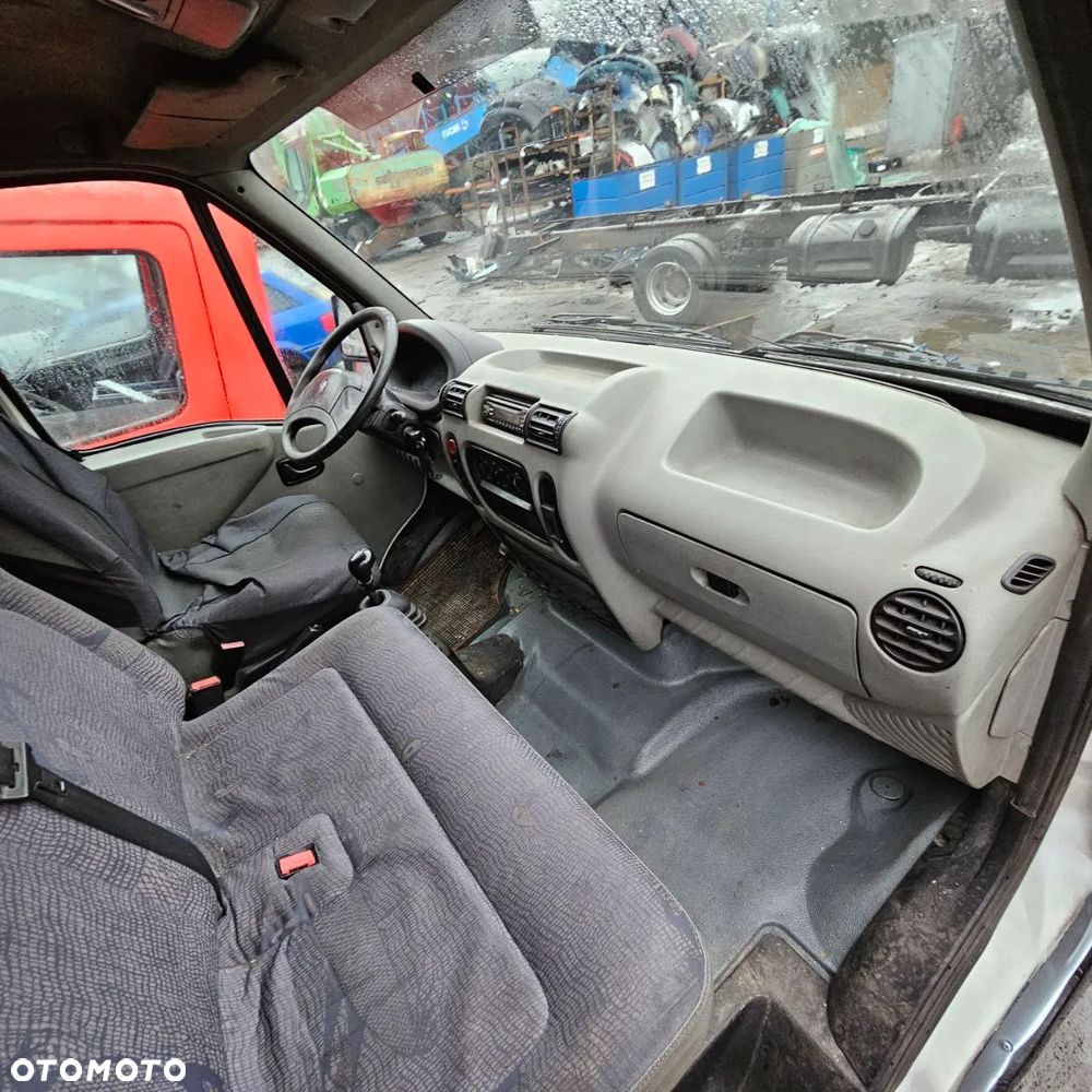 Renault Master II  (lak. 0389) pojazd na części: maska, zderzak, drzwi, szyby, lusterka, chłodnica - 31