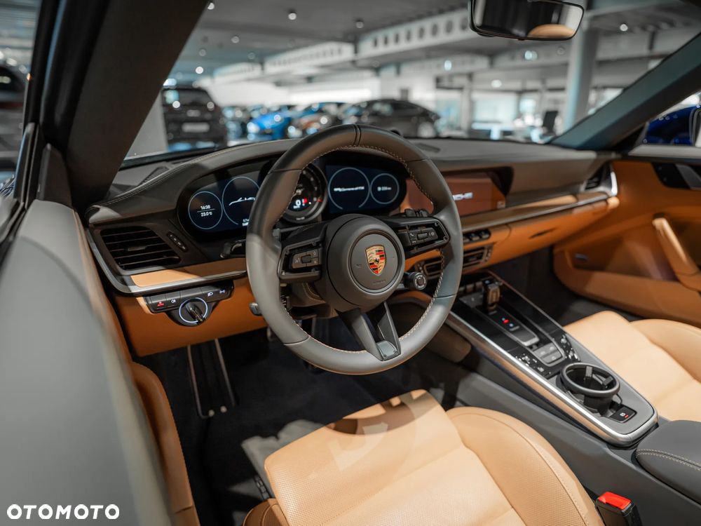 Porsche 911 Carrera GTS Cabrio - 19