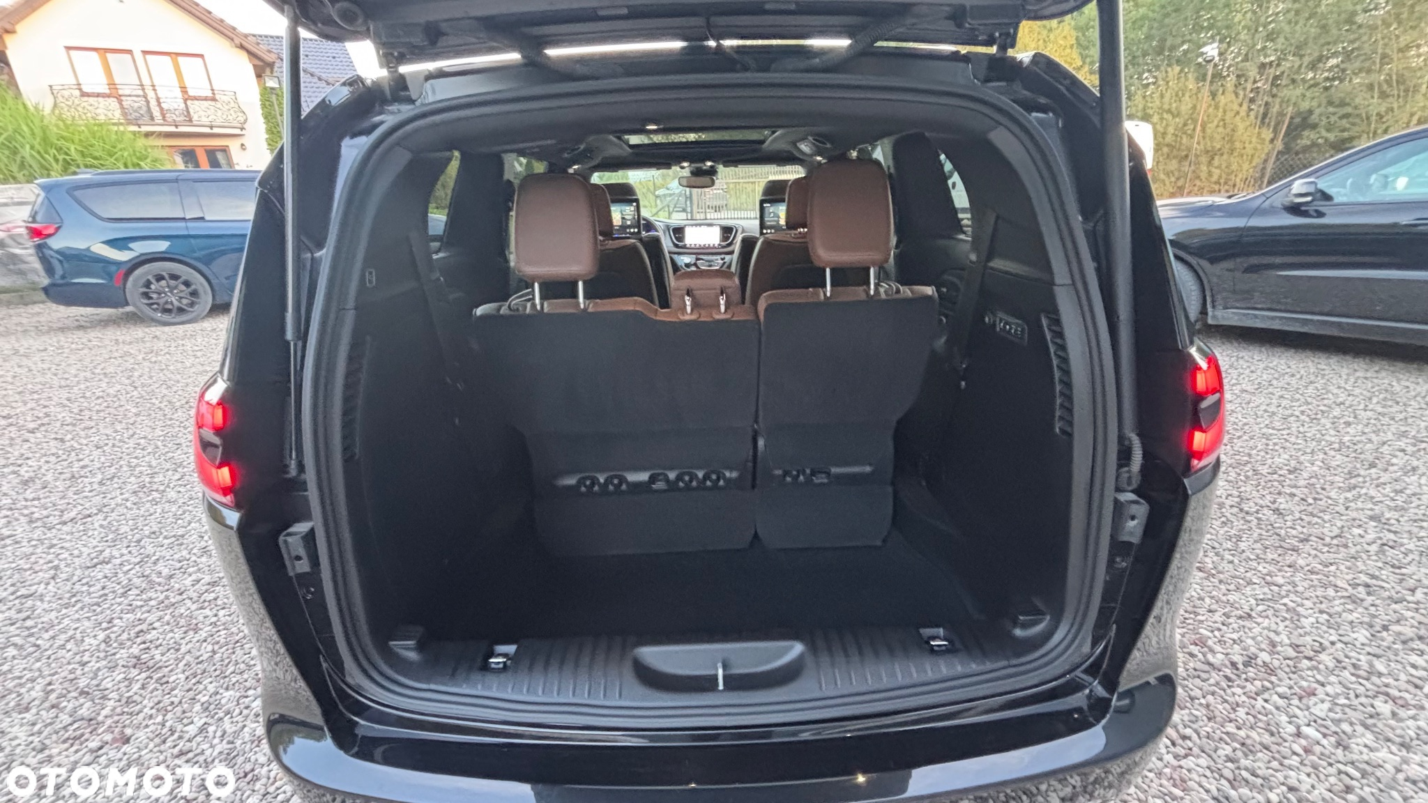 Chrysler Pacifica - 26
