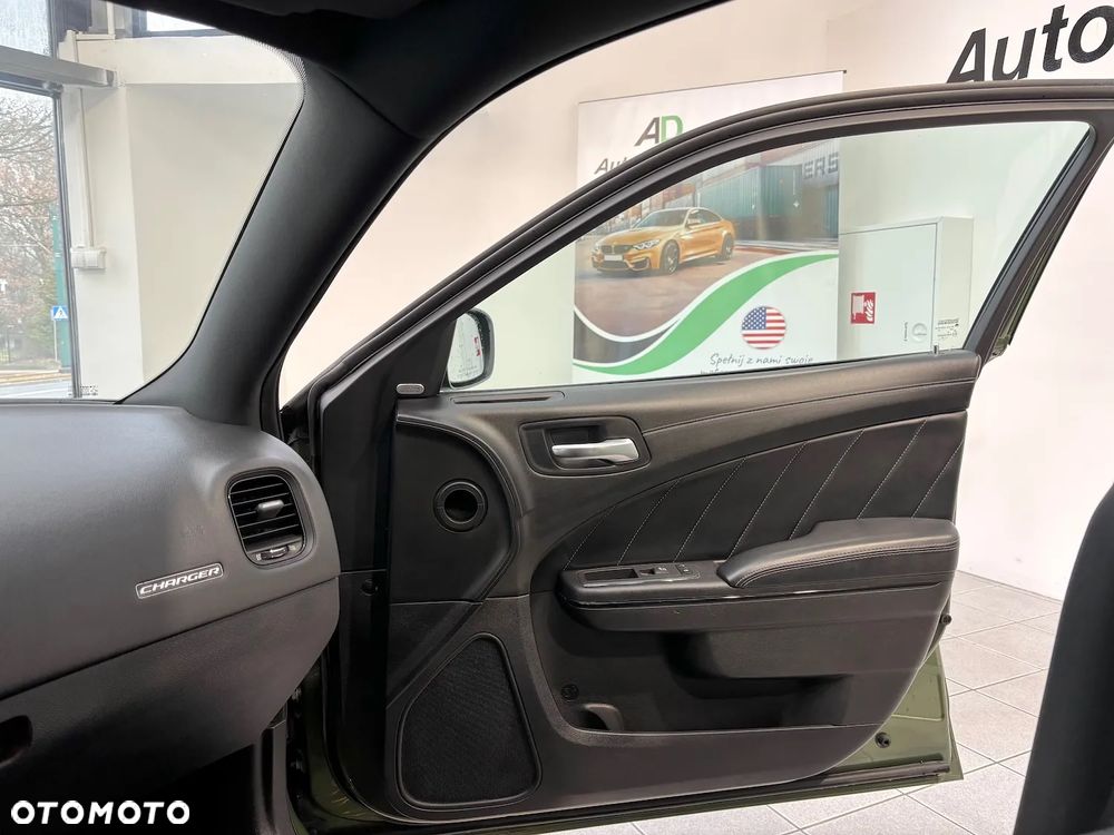 Dodge Charger 6.4 Scat Pack - 15