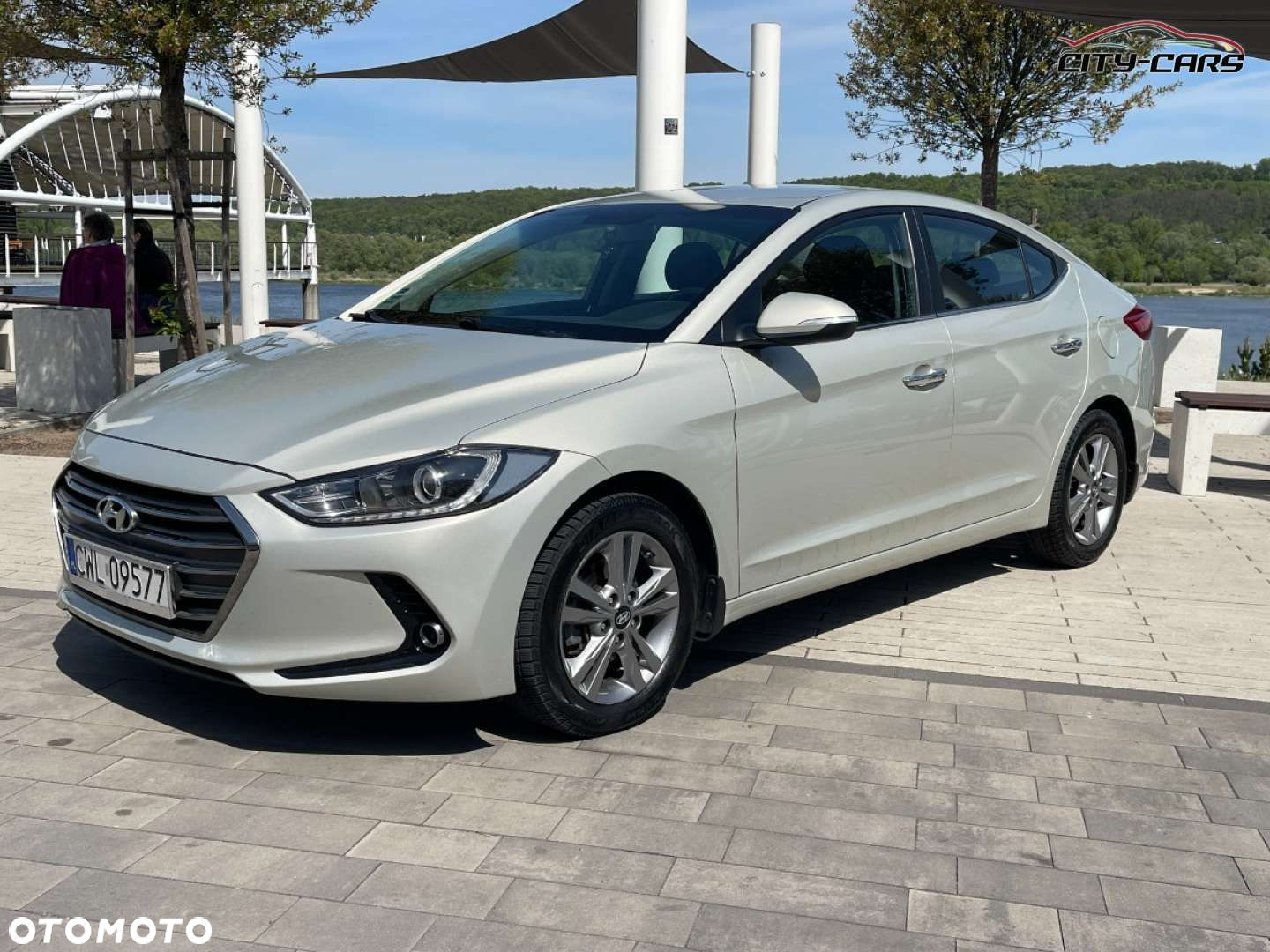 Hyundai Elantra - 4