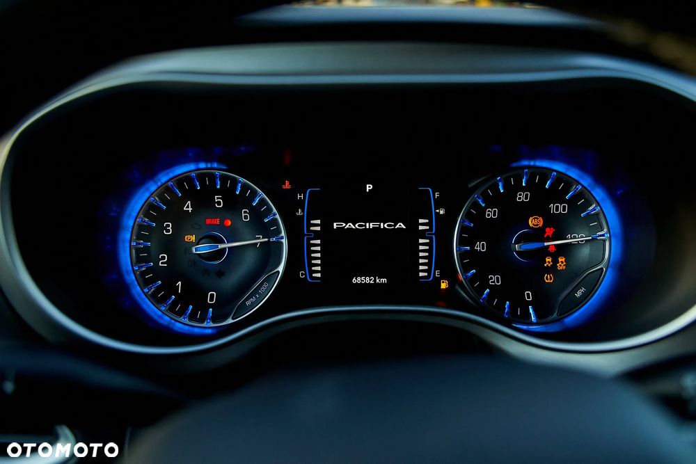 Chrysler Pacifica - 15