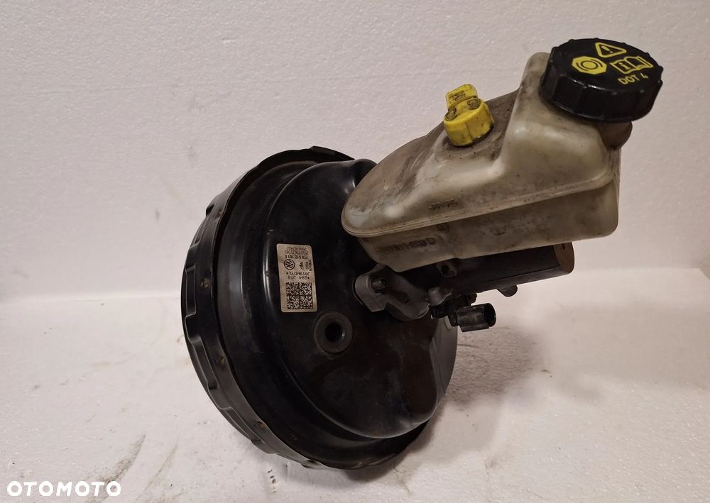 SERWO HAMULCOWE ZBIORNIK VW T6 7E0612101 7E0611303D - 4