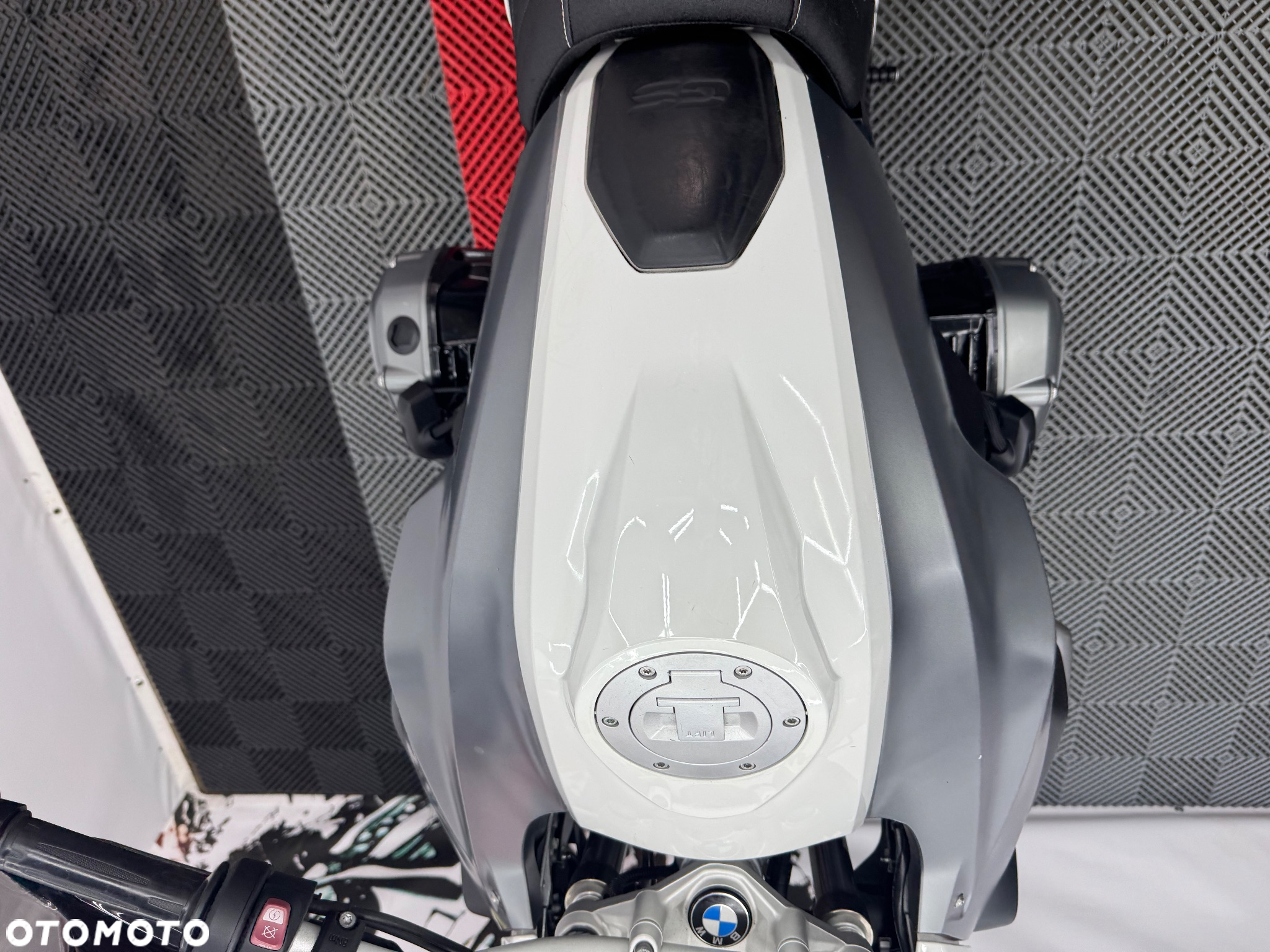 BMW R - 27
