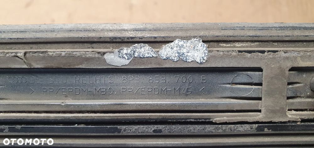 Listwa błotnika prawy tył tylna prawa Audi A3 8P 3D 8P3853700B - 3