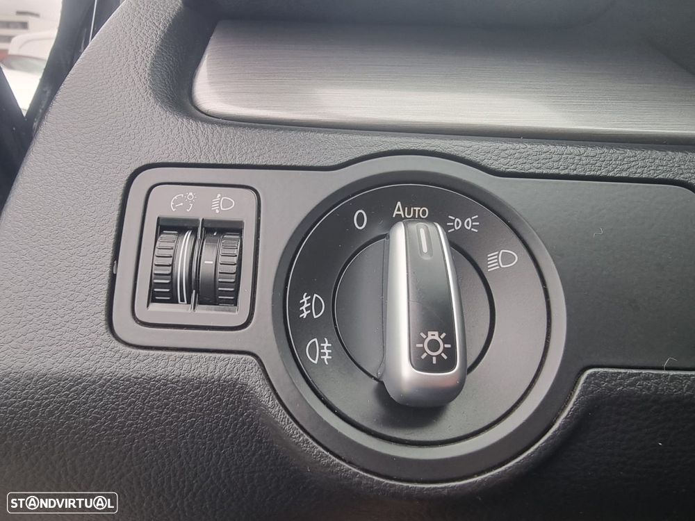 VW Passat Variant 1.6 TDI BlueMotion - 23