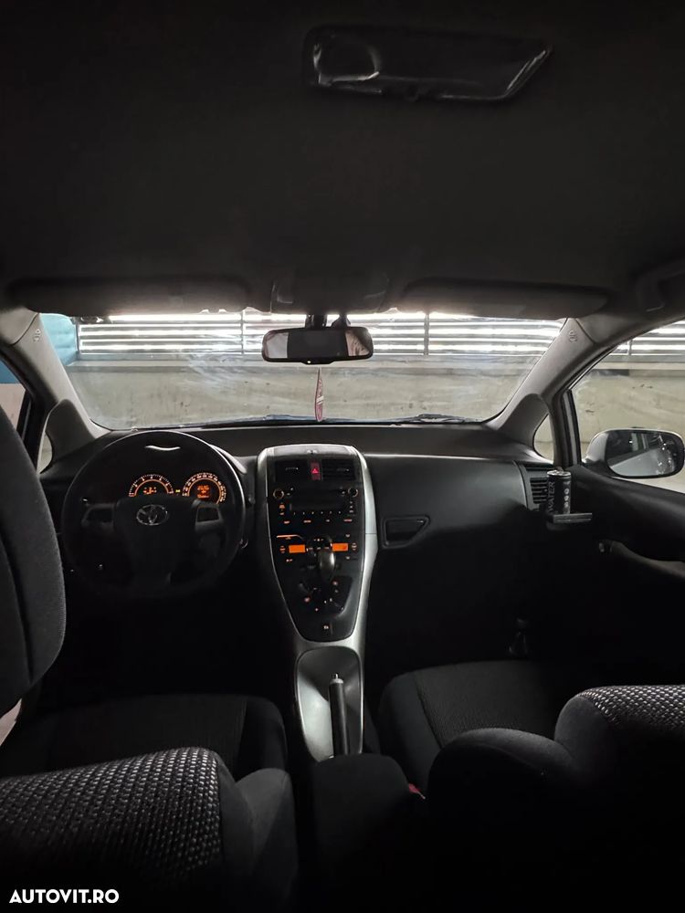 Toyota Auris 1.6 L Valvematic M/M Executive - 17