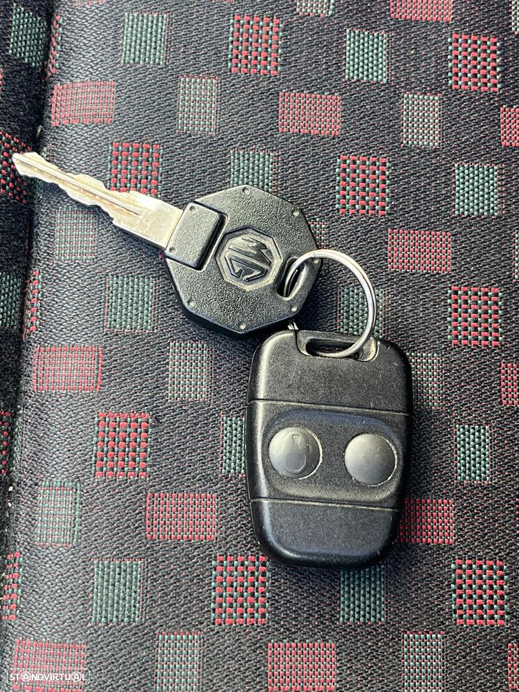 MG ZR 105 — fotografia 13