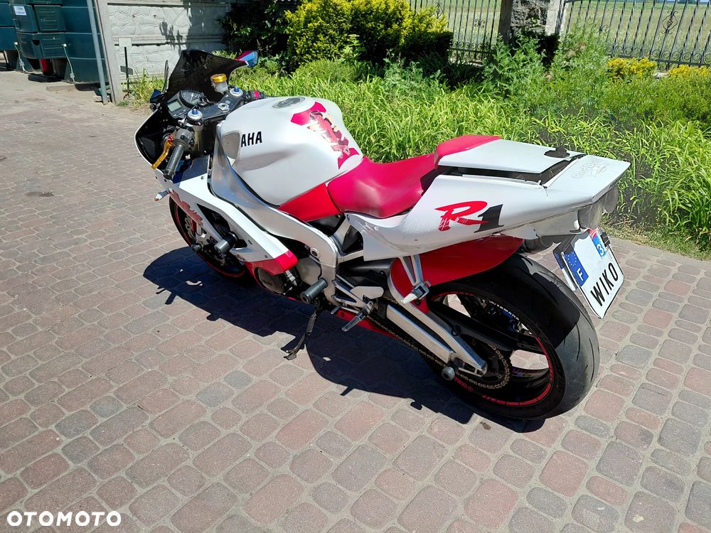 Yamaha R1 - 3