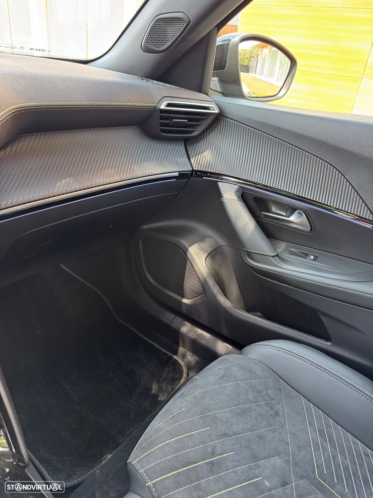 Peugeot e-2008 54 kWh GT - 32