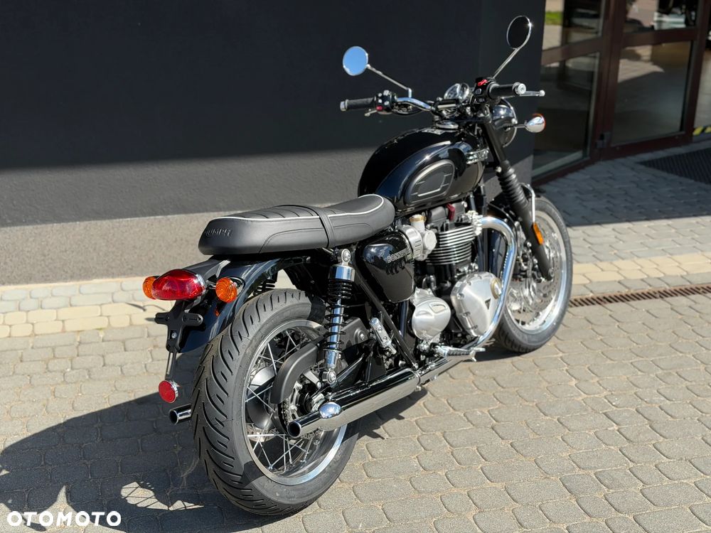 Triumph Bonneville - 3