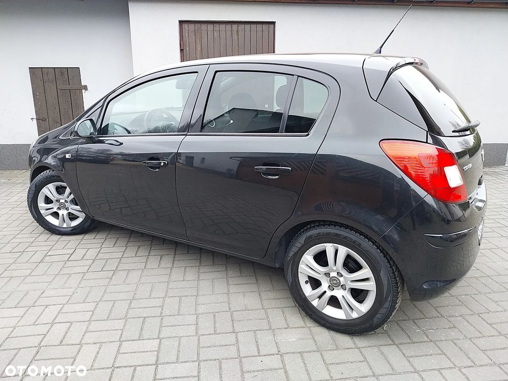 Opel Corsa 1.4 16V Cosmo - 26